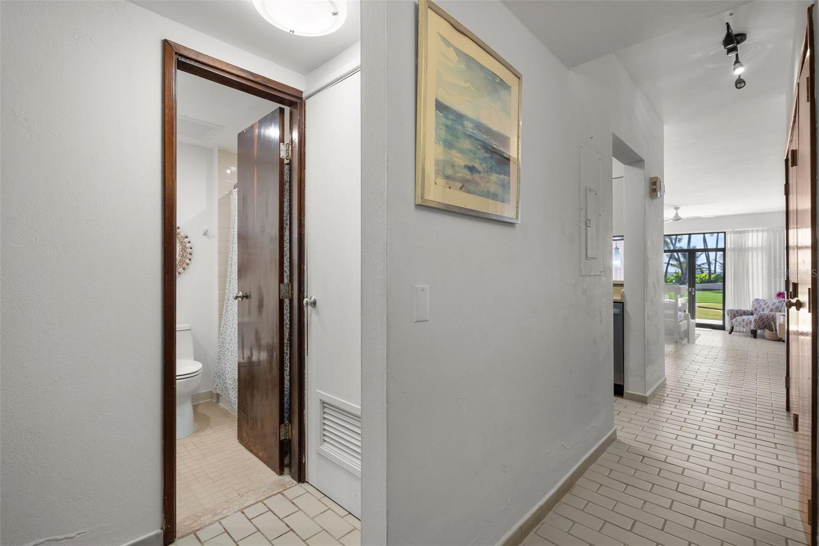 CRESCENT COVE CLUB CONDOMINIUM - Residential