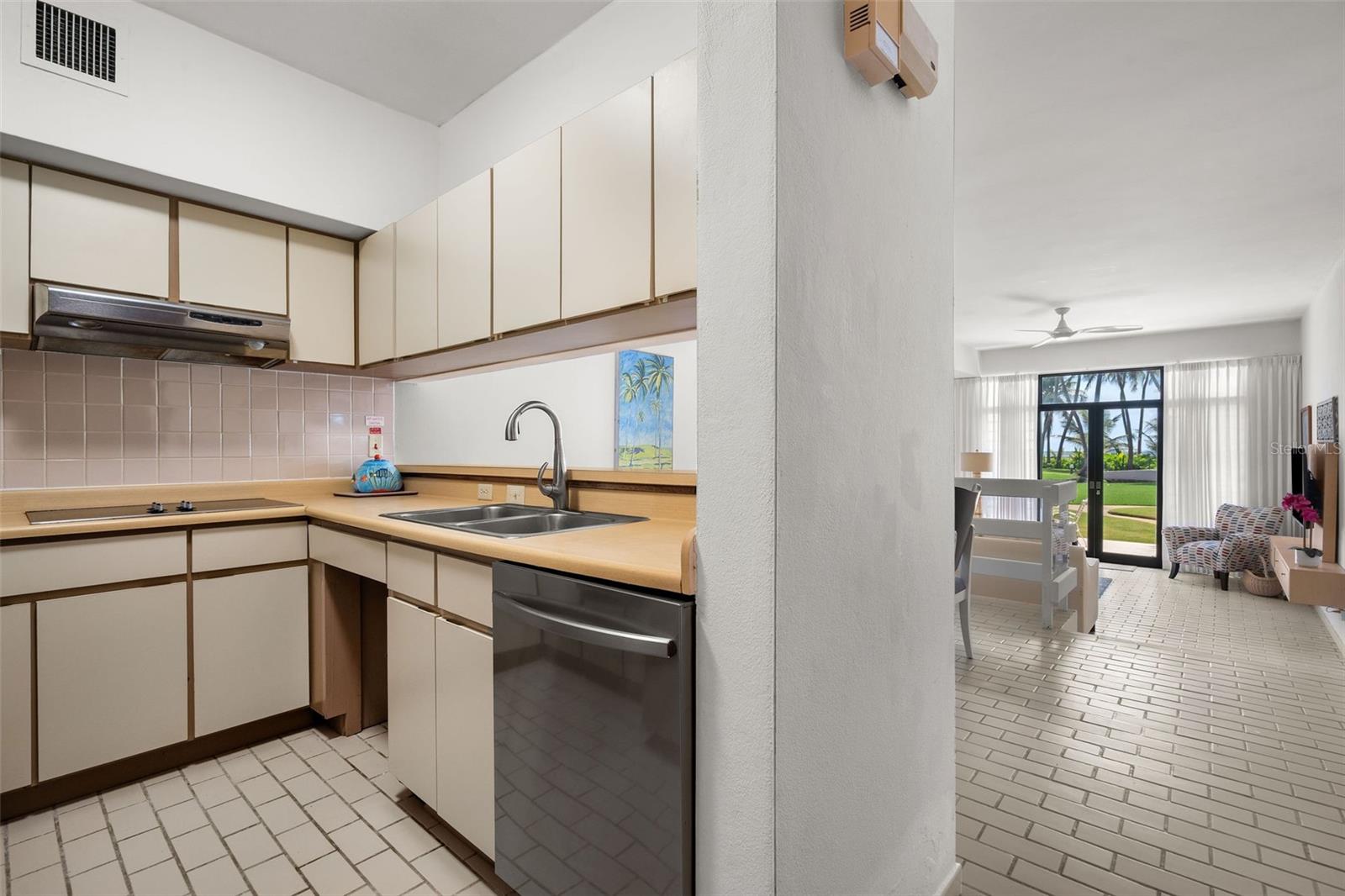 CRESCENT COVE CLUB CONDOMINIUM - Residential