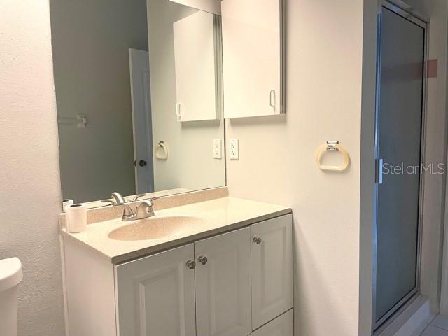 BAY OAKS ESTATES - Residential Lease