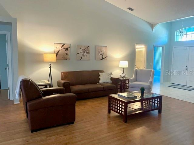 BAY OAKS ESTATES - Residential Lease