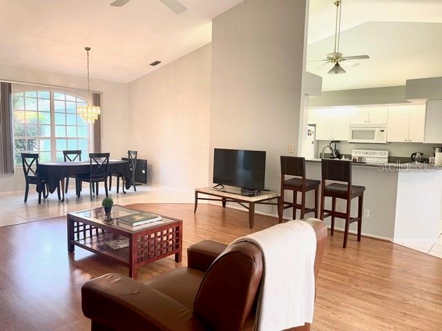 BAY OAKS ESTATES - Residential Lease