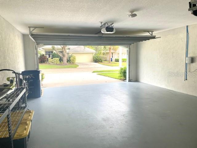 BAY OAKS ESTATES - Residential Lease