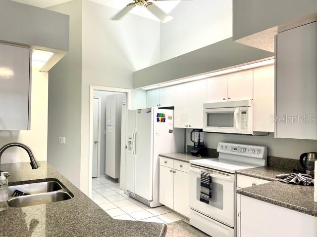 BAY OAKS ESTATES - Residential Lease