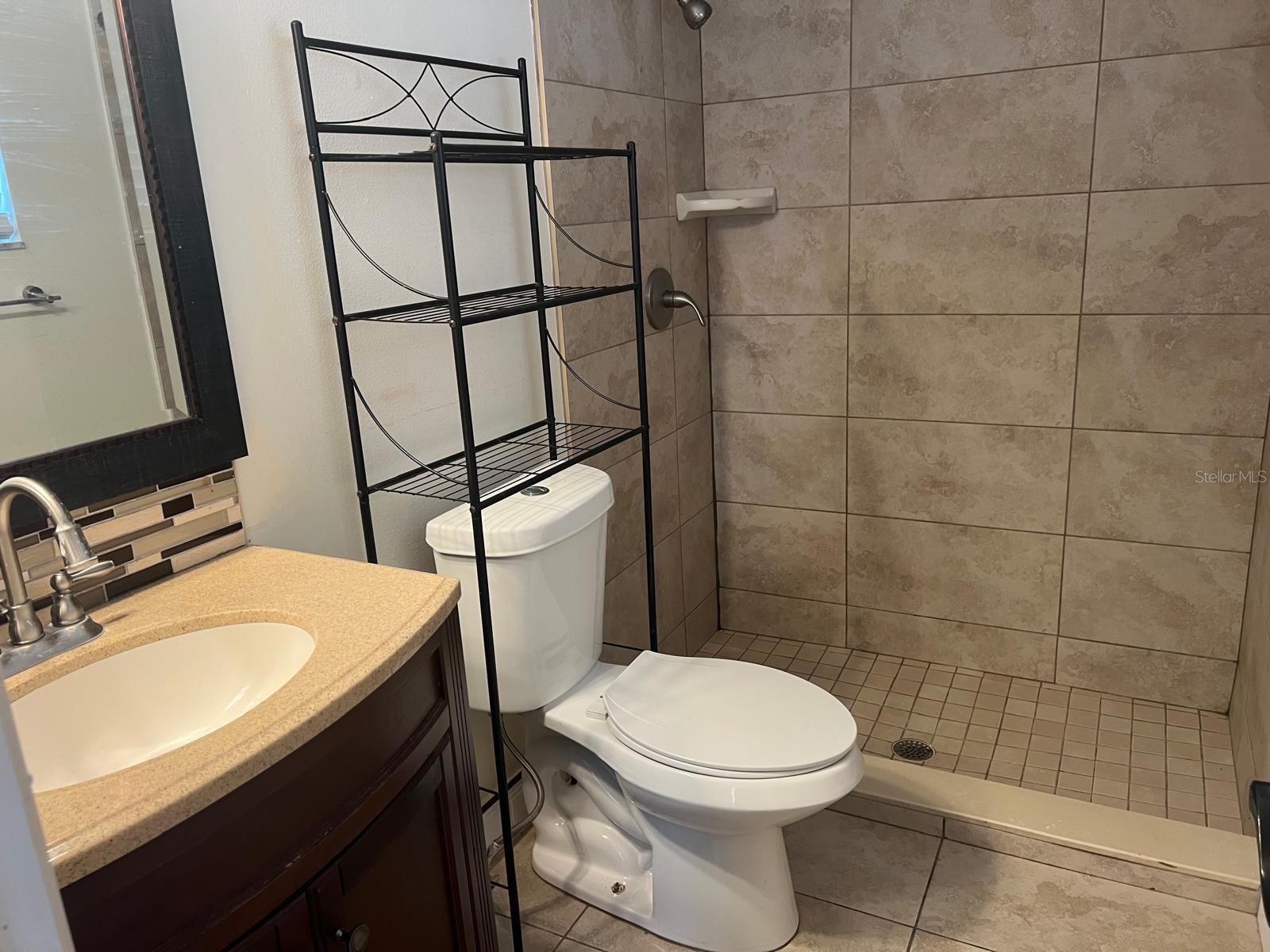 DELAWARE GARDENS - Residential Lease