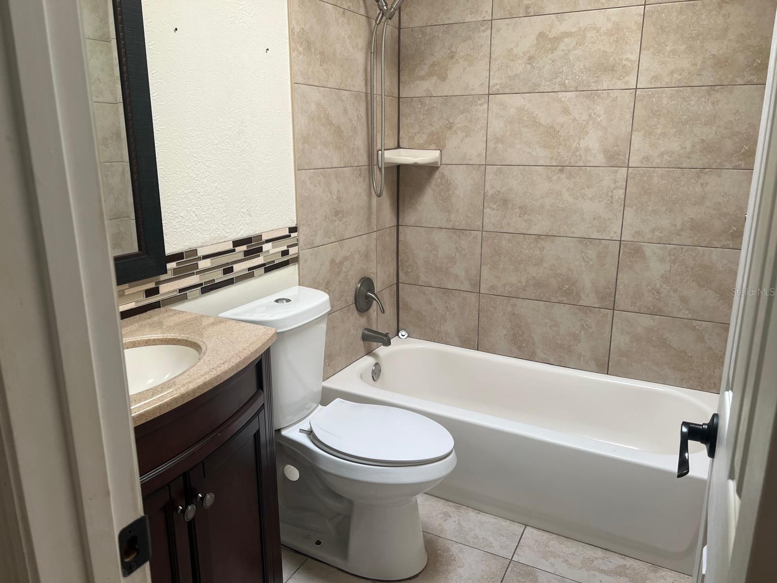 DELAWARE GARDENS - Residential Lease