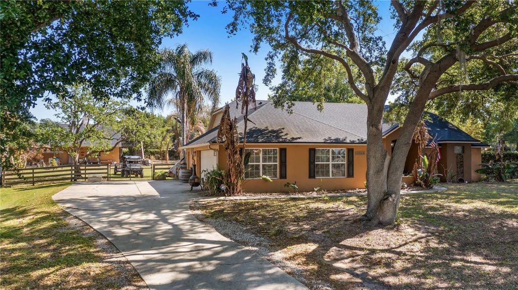 Photo of 10949 Poinciana Drive, Clermont, FL 34711 (MLS # G5111588)
