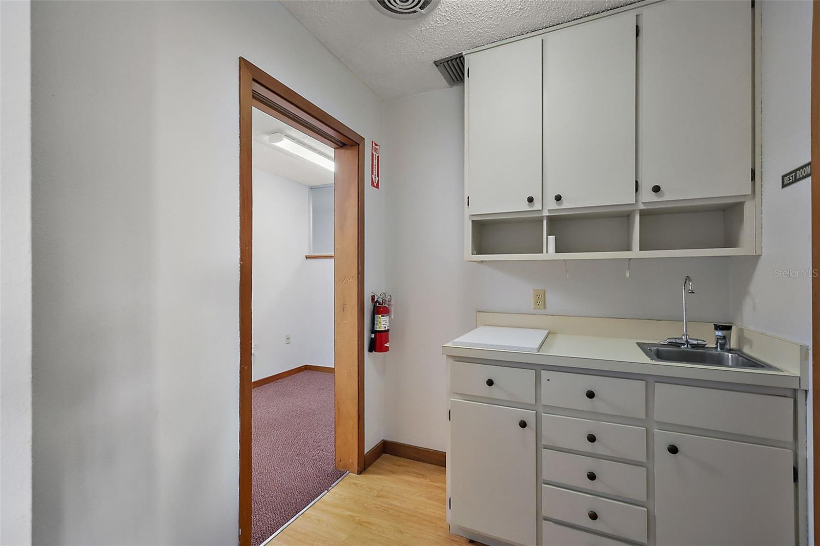 LEESBURG N C LEE ESTATE - Commercial Lease