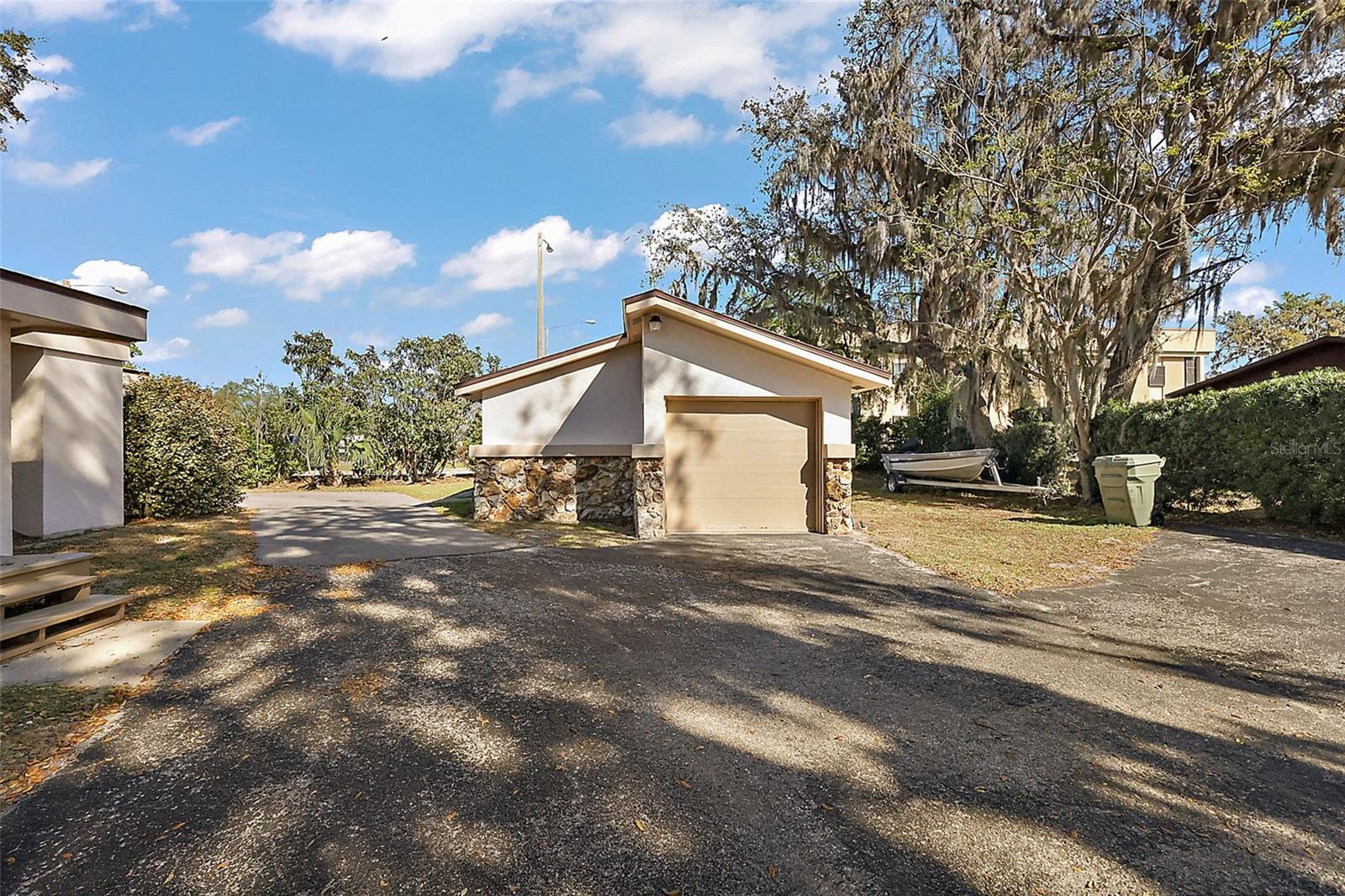 LEESBURG N C LEE ESTATE - Commercial Lease