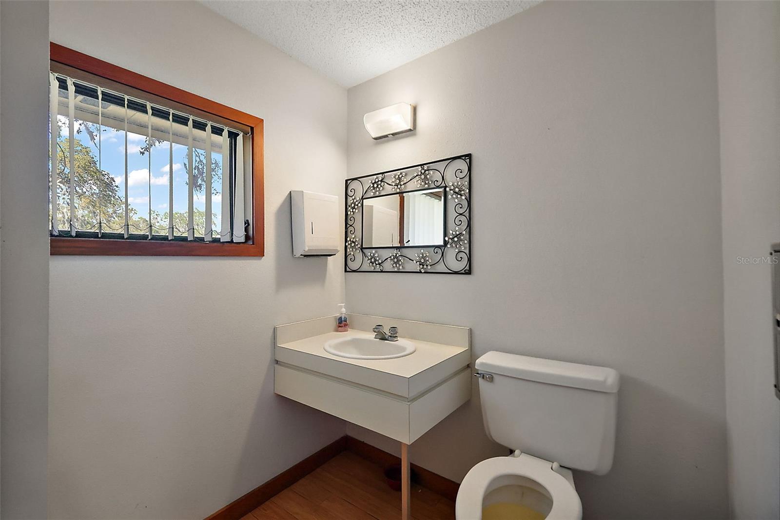 LEESBURG N C LEE ESTATE - Commercial Lease