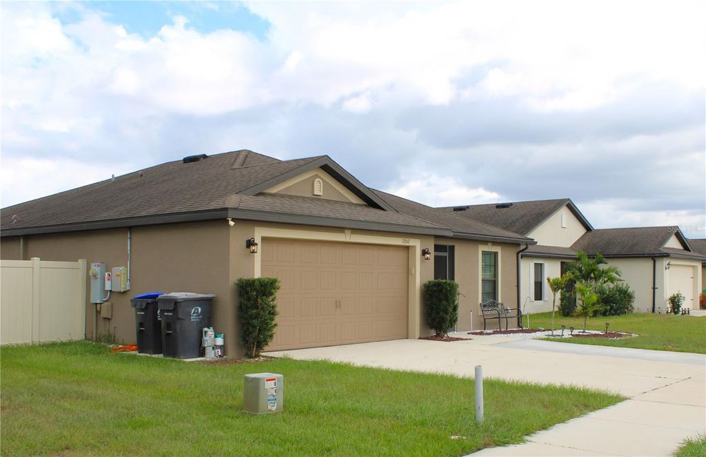 Photo of 1552 Swan Lake Circle, Dundee, FL 33838 (MLS # S5136240)