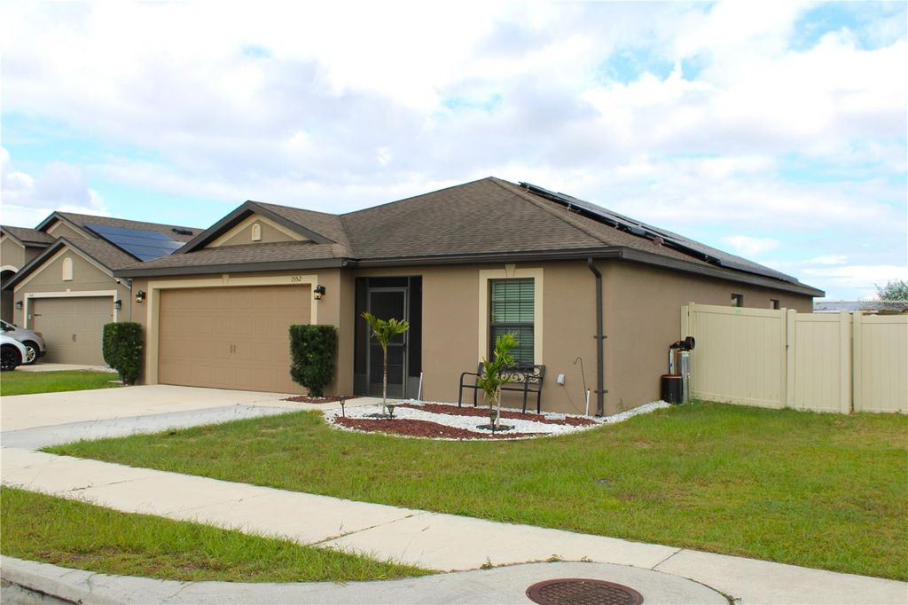 Photo of 1552 Swan Lake Circle, Dundee, FL 33838 (MLS # S5136240)