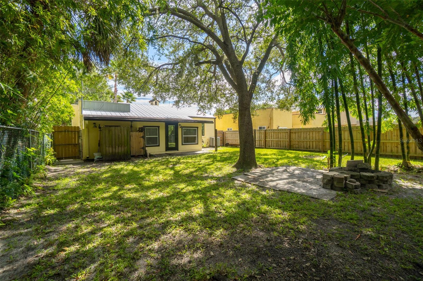2208 COUNTRY CLUB ROAD