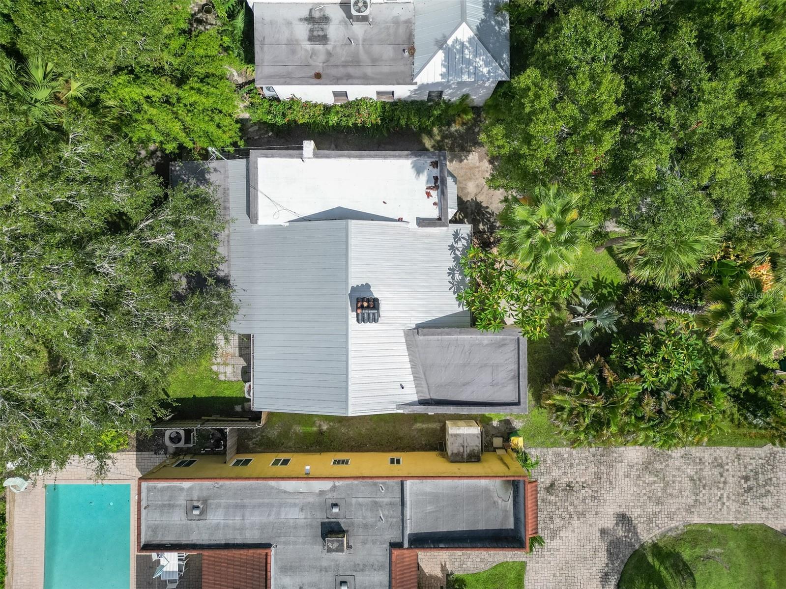 2208 COUNTRY CLUB ROAD