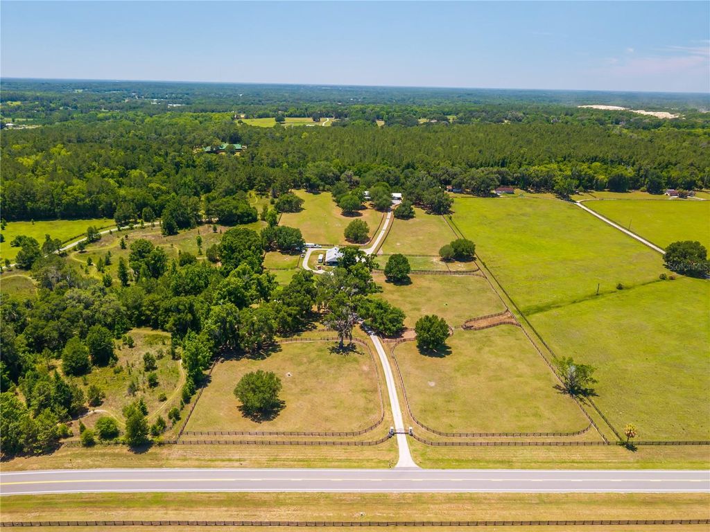 Photo of 15620 NW Highway 225, Reddick, FL 32686 (MLS # OM726176)