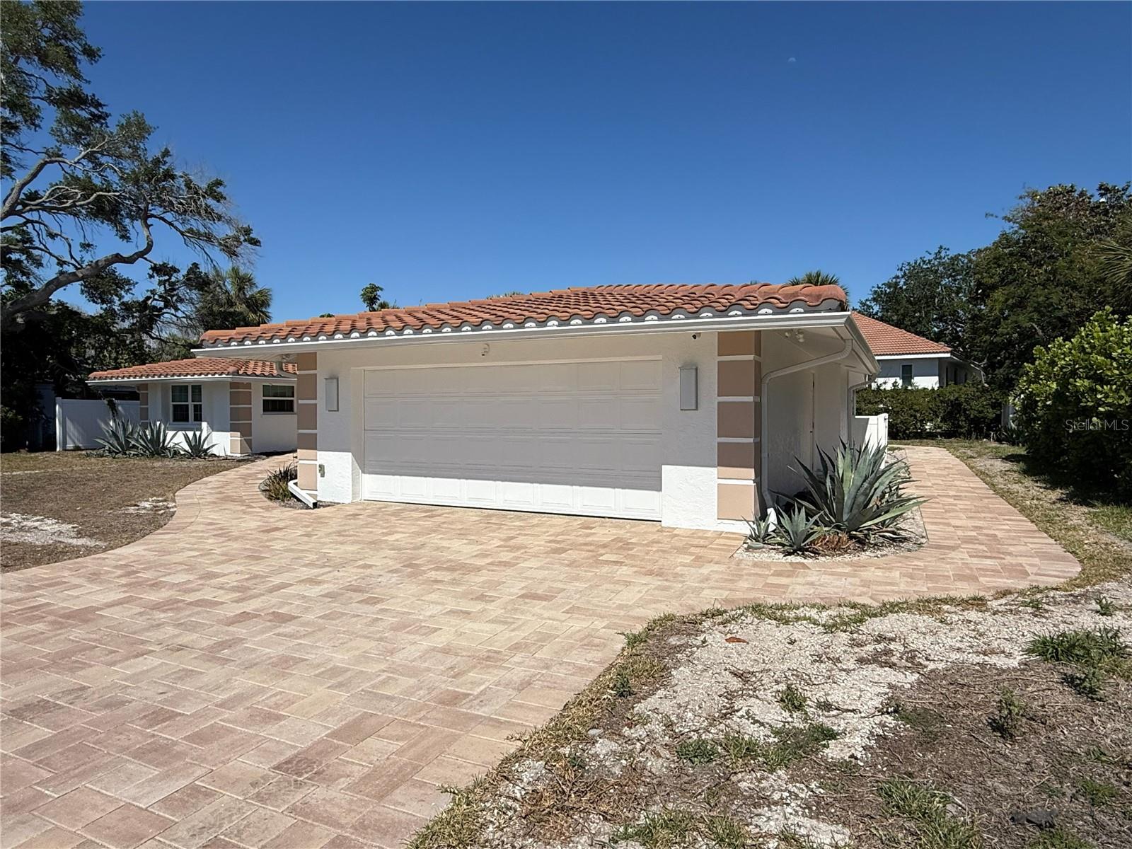 SIESTA ISLES - Residential