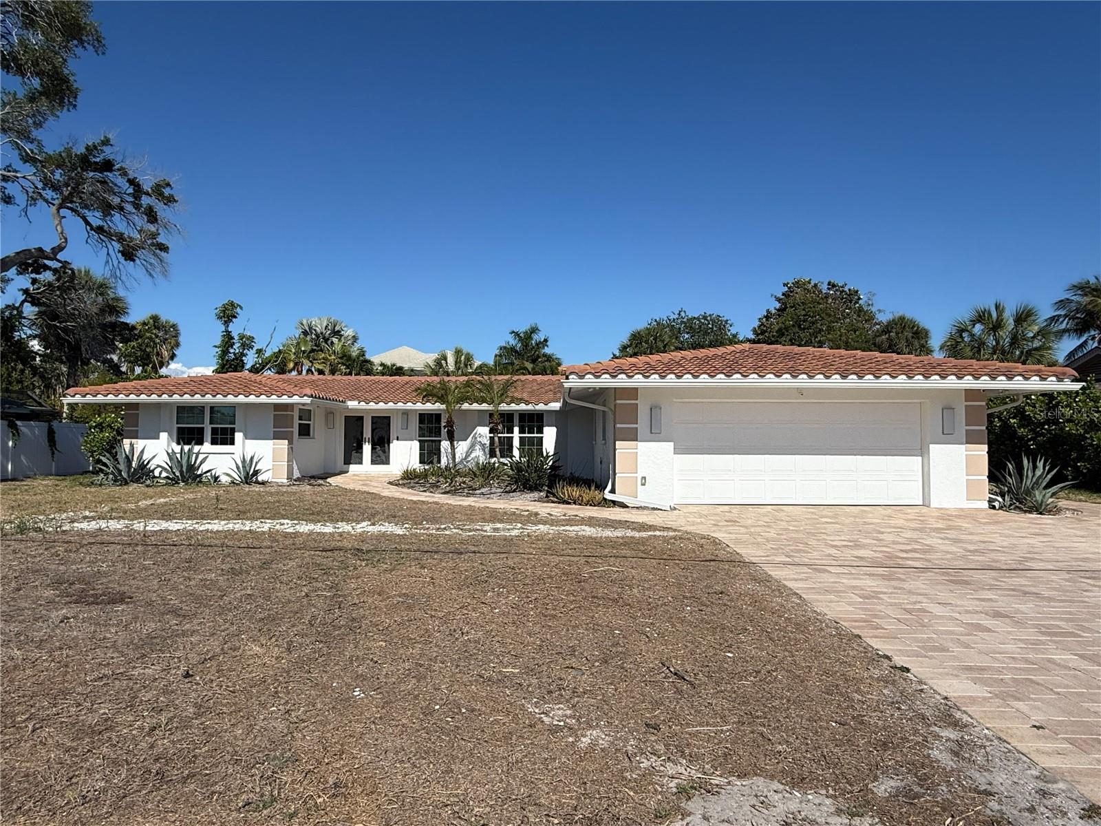 SIESTA ISLES - Residential