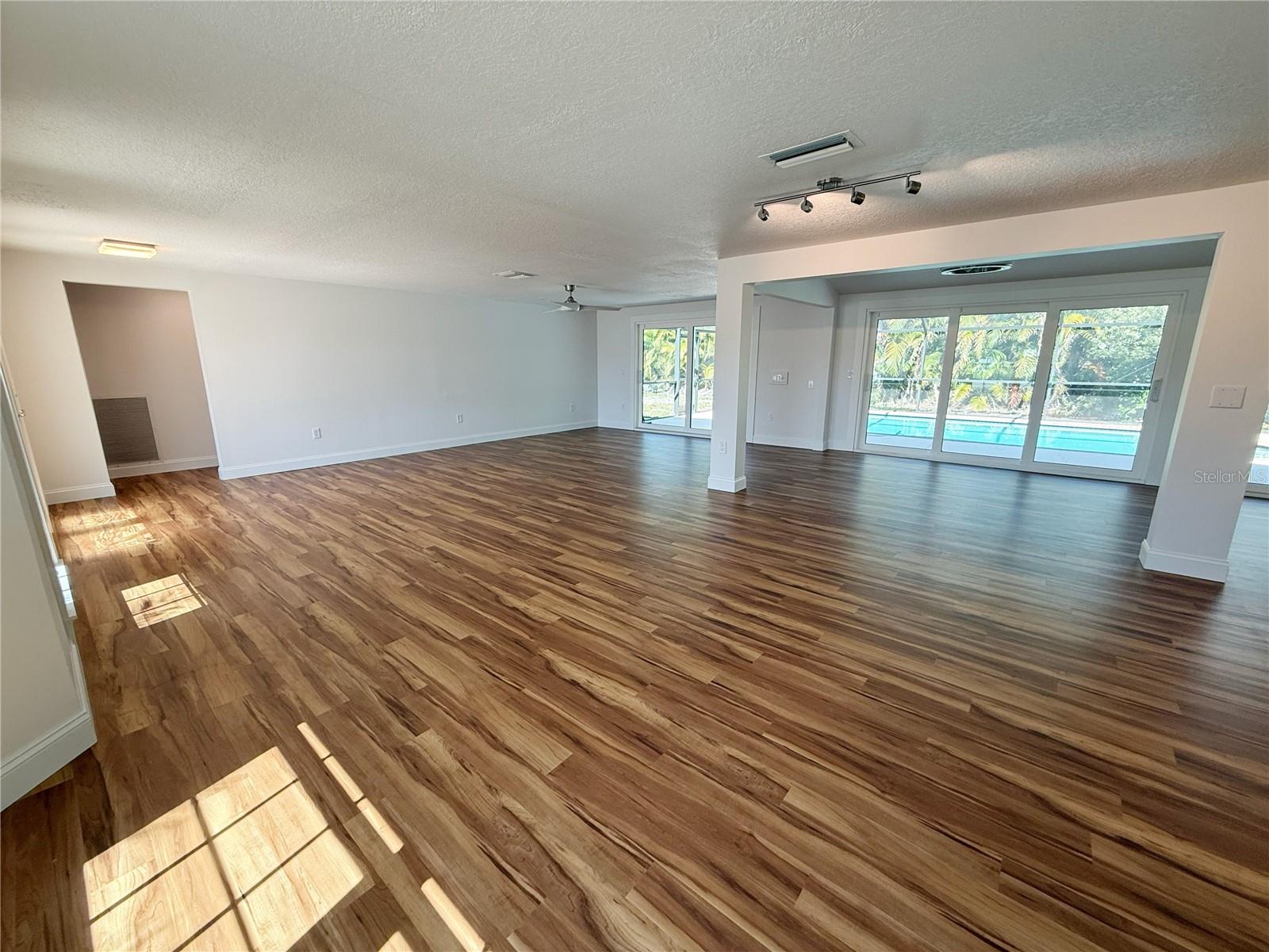 SIESTA ISLES - Residential