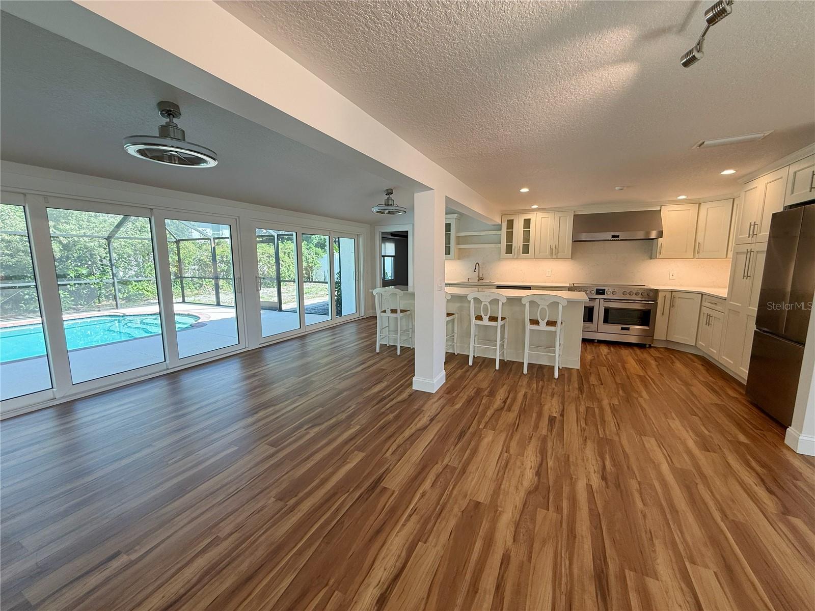 SIESTA ISLES - Residential