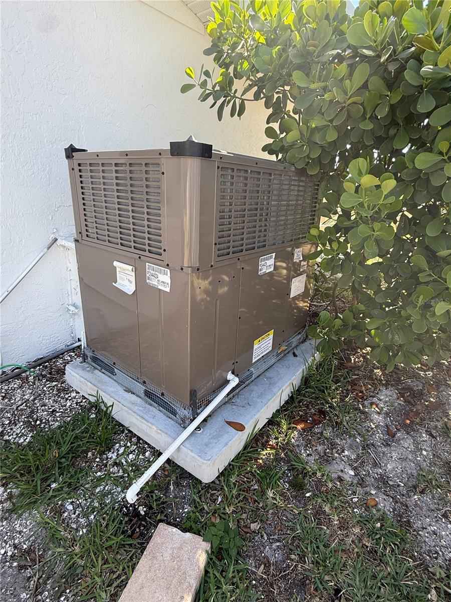 SIESTA ISLES - Residential