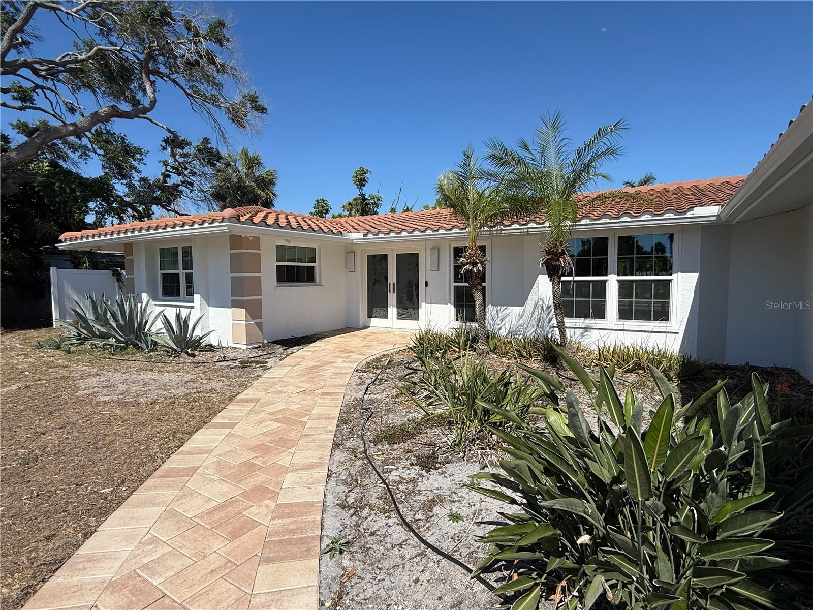 SIESTA ISLES - Residential