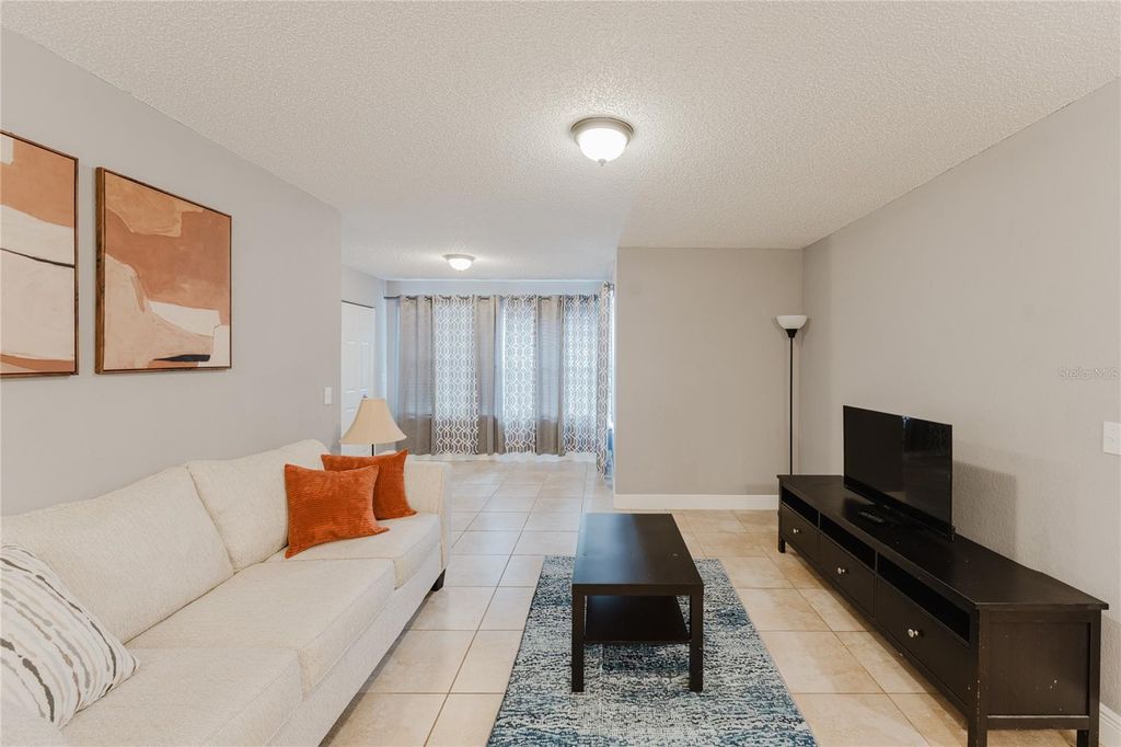 Photo of 5120 Conroy Rd #18, Orlando, FL 32811 (MLS # O6390926)