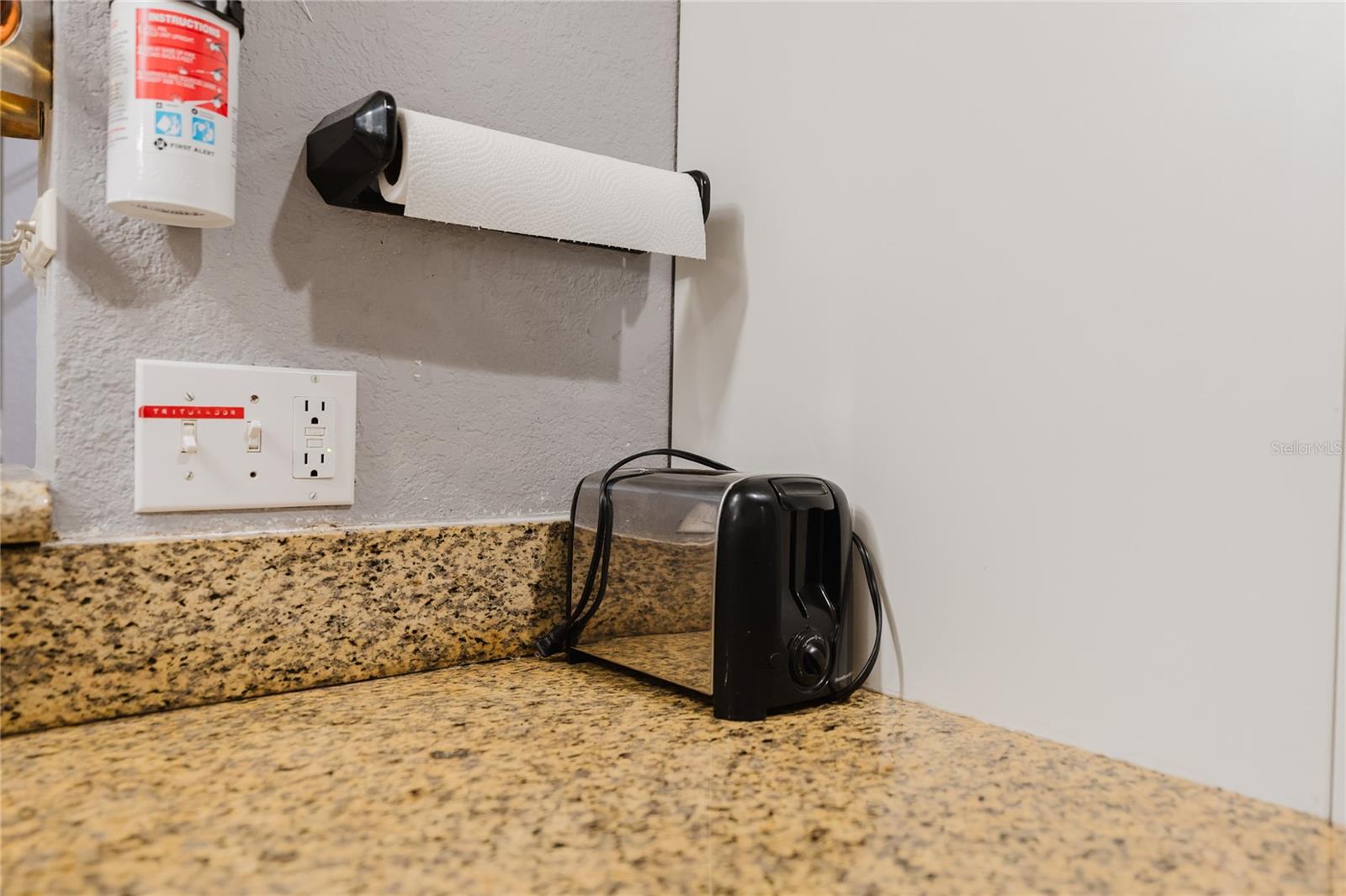 RESIDENCES AT VILLA MEDICI CONDOMINIUM - Residential Lease