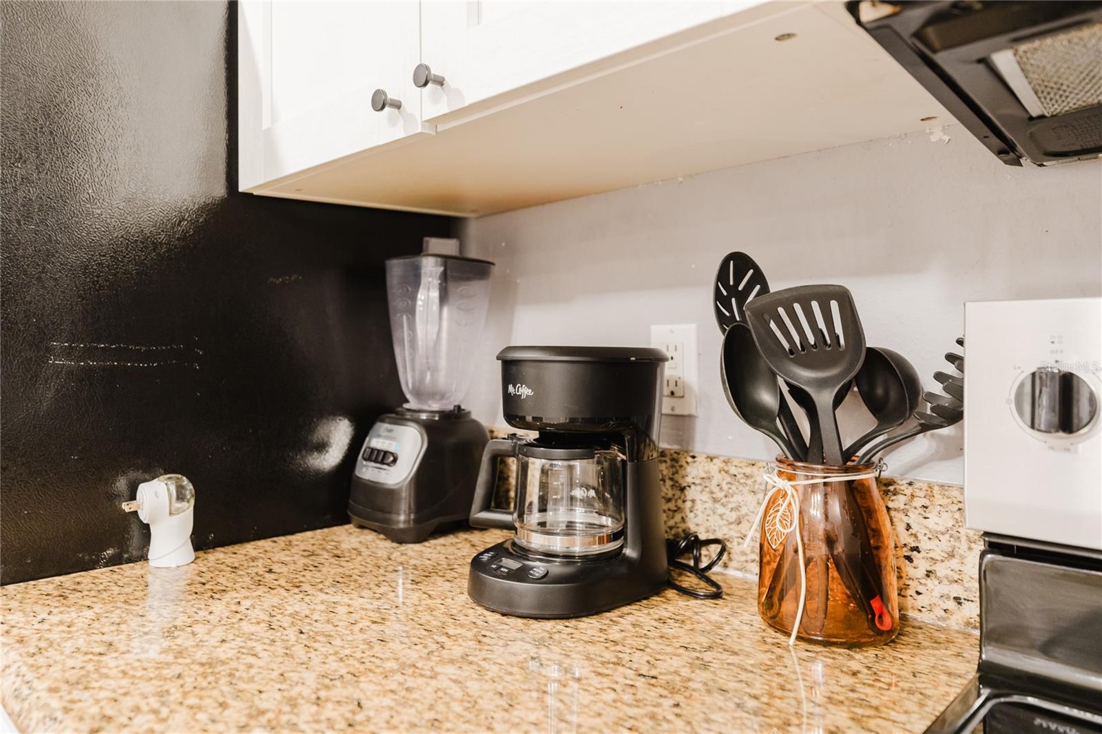 RESIDENCES AT VILLA MEDICI CONDOMINIUM - Residential Lease