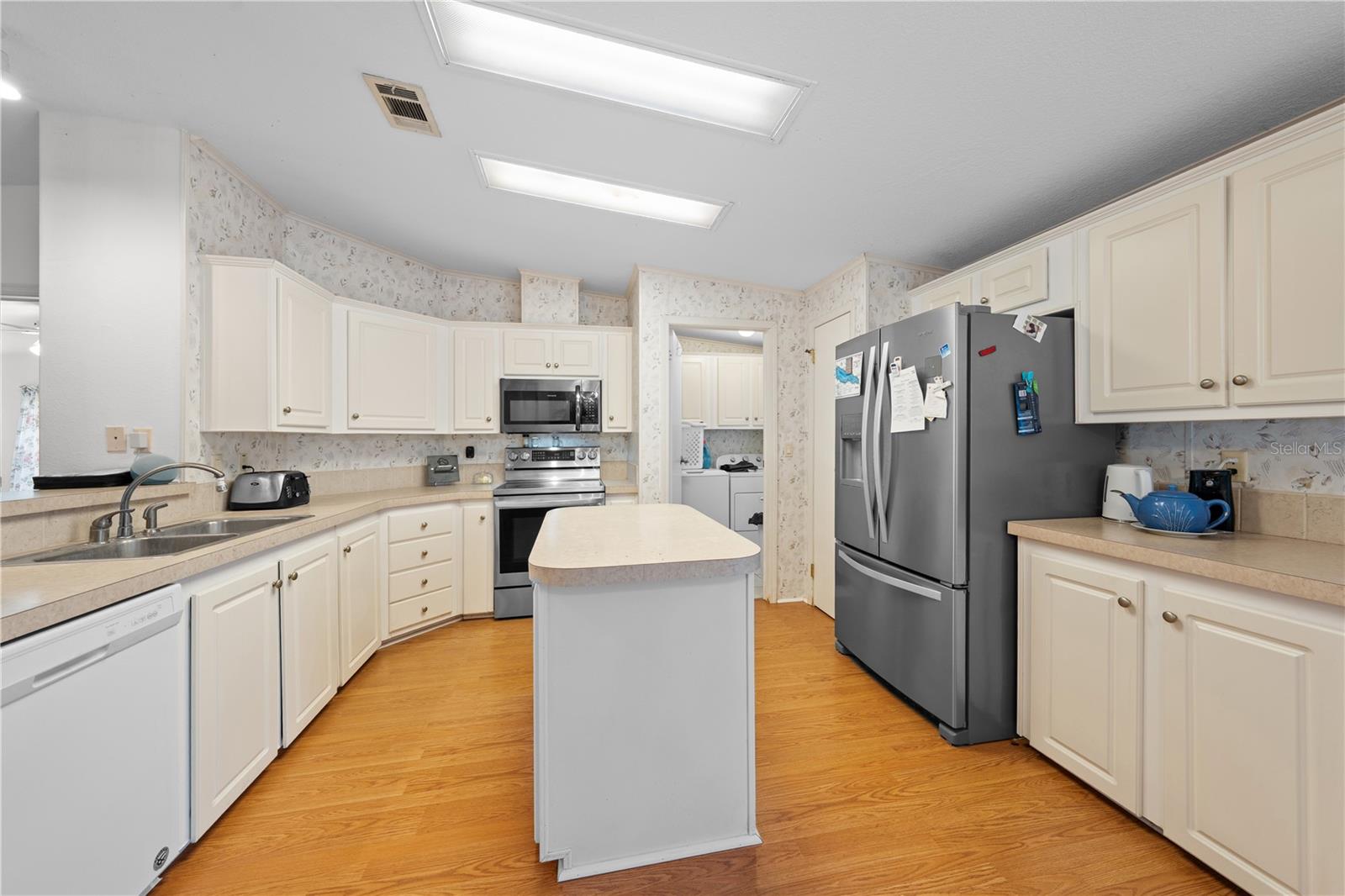 LAKE MARIAN SHORES - Residential