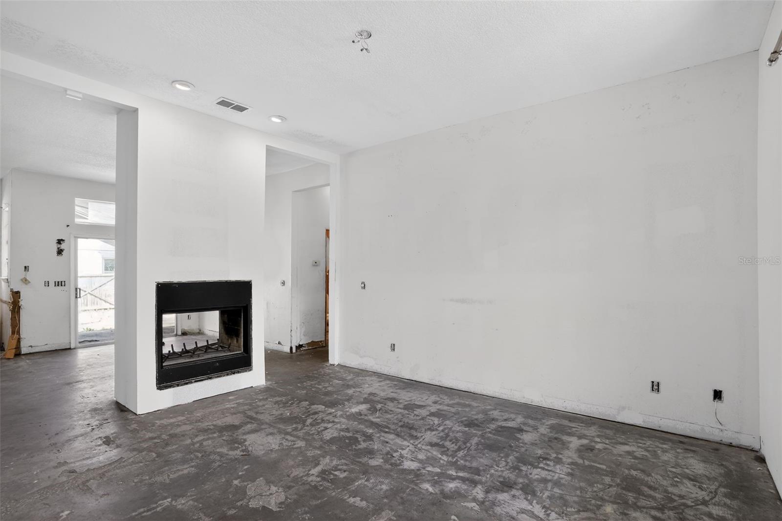 WILLA OAKS - Residential