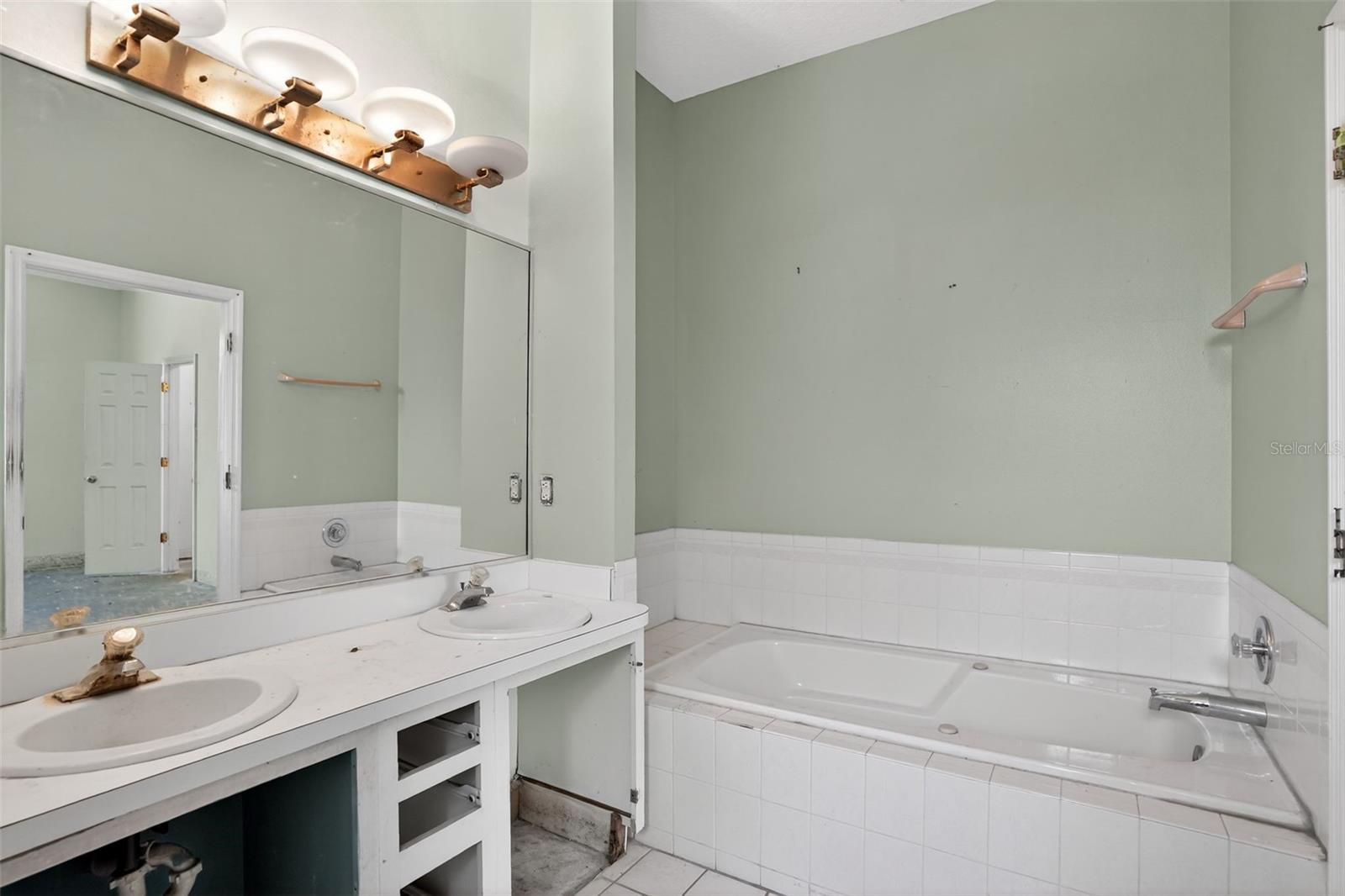 WILLA OAKS - Residential