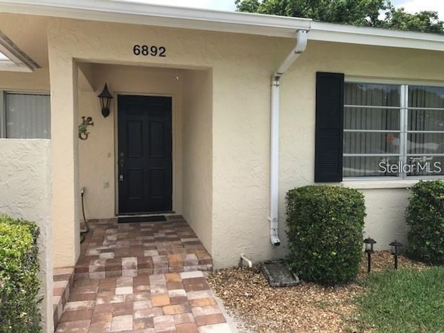 2026 SEASONAL RENTAL - UPDATED, quiet 2 bedroom - plus den - 2 bath villa in Palm Aire. Neutral shades in both the turnkey furnishings and paint choices. Lanai overlooking lovely greenbelt area. Close to community pool and shopping. MASTER KING BED - GUEST QUEEN BED. T.V. IN DEN. UTILTIES INCLUDED. CABLE & WIFI INCLUDED.  Convenient to Siesta Key Beach-the Nation's #1 Beach,  Lido Key and fabulous St. Armand's Circle for upscale dining and shopping. Enjoy downtown Sarasota and the culture center with museums, theater, opera and fine dining as well.  Only minutes to the vibrant University Parkway corridor with UTC Mall and numerous shopping and dining venues as well as I-75.   COME ON DOWN AND ENJOY THE SUNSHINE STATE!   CALL NOW TO BOOK - WHY WAIT?