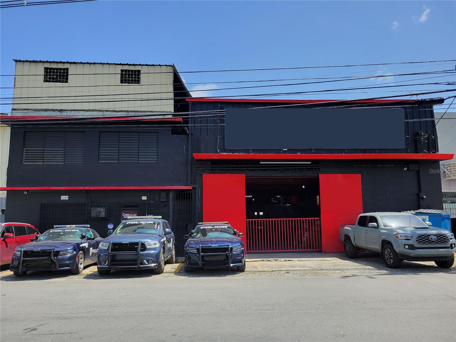 This commercial two-level property in Hato Rey district presents a promising investment opportunity. Spanning approximately 20,000 square feet in a 1000 square meter lot approximately, it offers functional office space amidst a buzzing commercial area and government entities. Conveniently located 3 miles from the international airport, 3 miles from the San Juan maritime port and near major transportation routes attracts steady business. The interior features office area ideal for your business endeavors. Dedicated parking enhances convenience. Don’t miss this great opportunity to add this property to your investment portfolio.