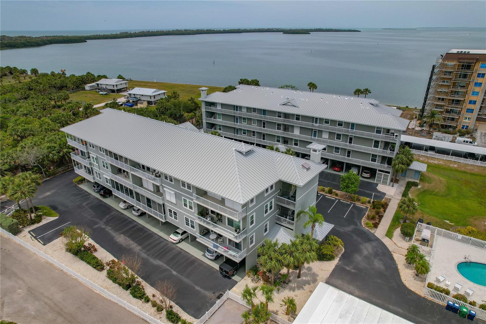 7 ISLAND PARK PLACE 204