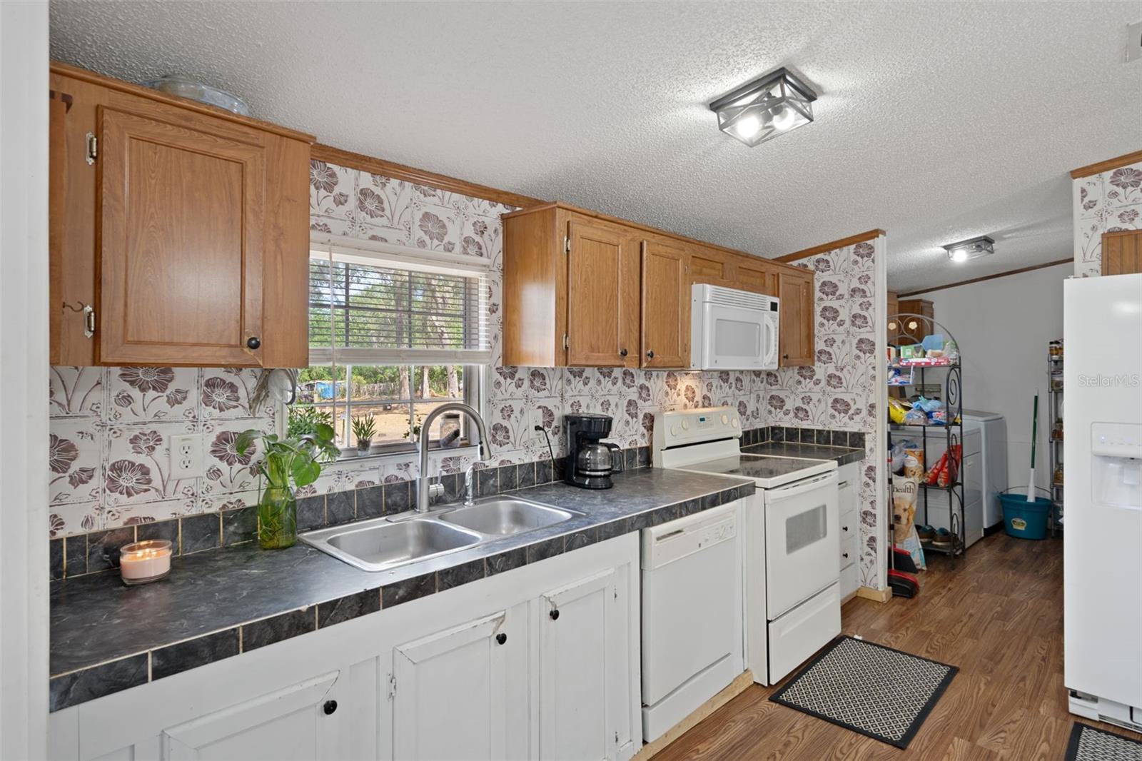 RIDGE MANOR - Residential