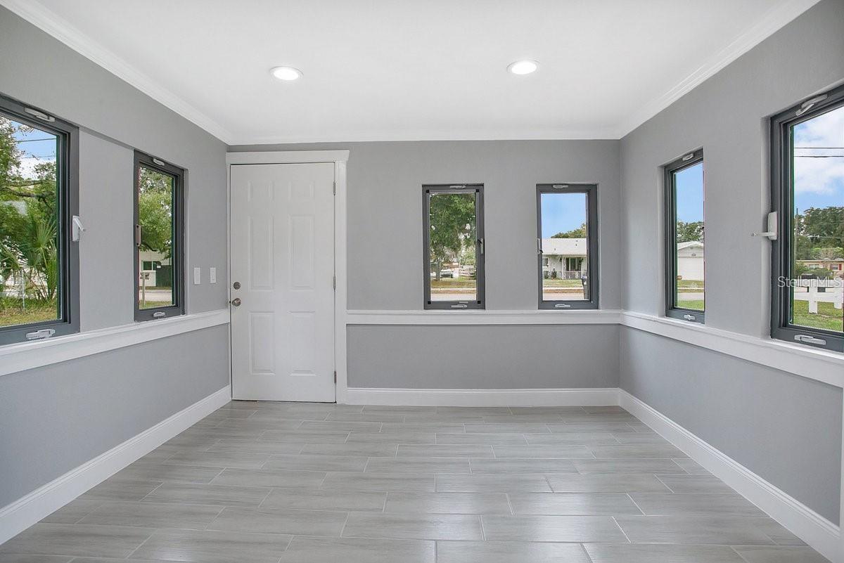 FLORAL PARK REALTY CO SUB - Commercial Lease