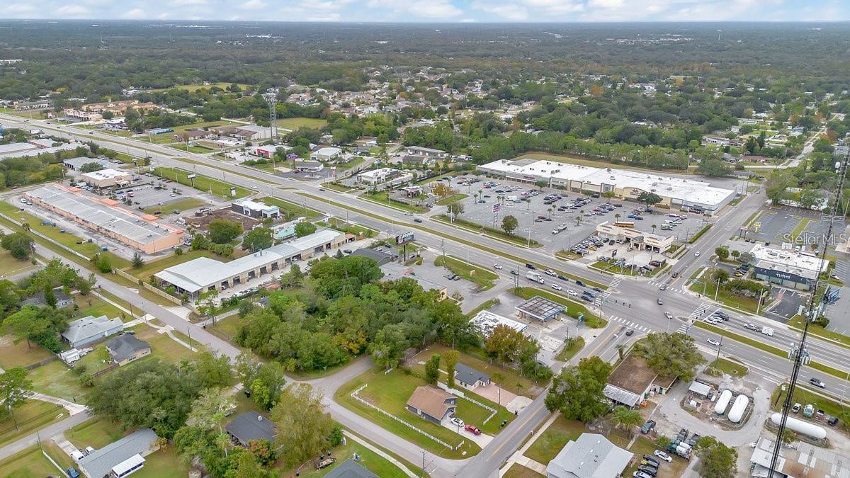 FLORAL PARK REALTY CO SUB - Commercial Lease