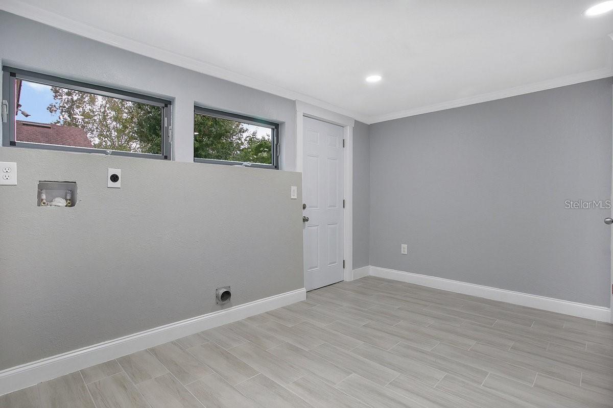 FLORAL PARK REALTY CO SUB - Commercial Lease