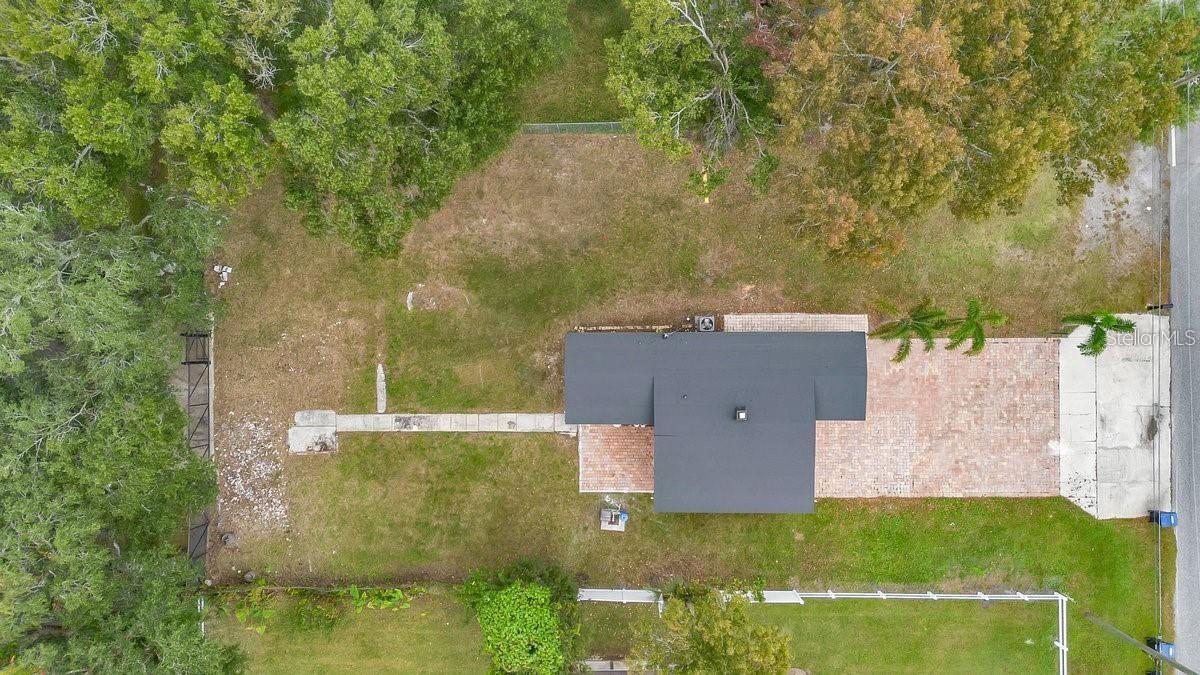 FLORAL PARK REALTY CO SUB - Commercial Lease