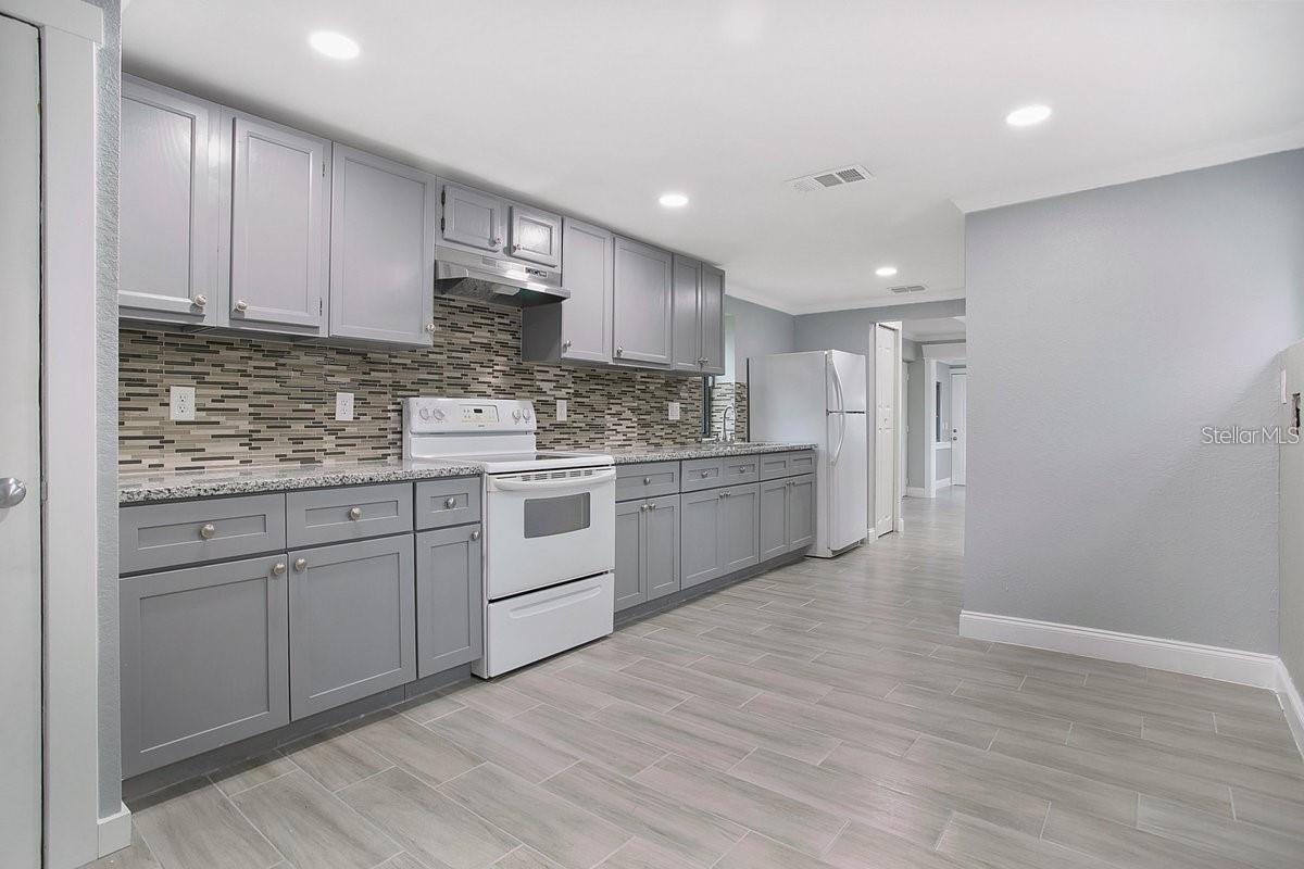 FLORAL PARK REALTY CO SUB - Commercial Lease