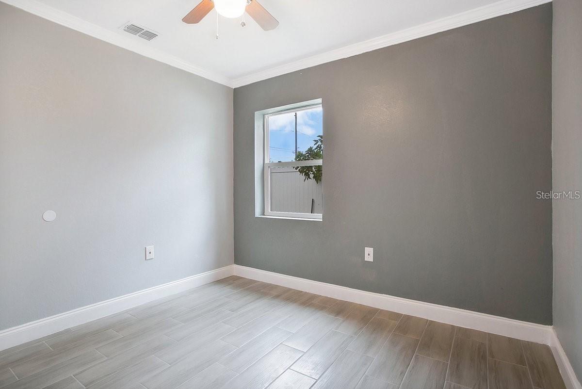 FLORAL PARK REALTY CO SUB - Commercial Lease