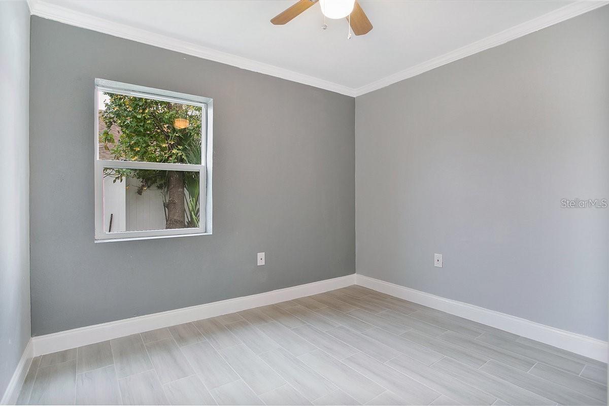 FLORAL PARK REALTY CO SUB - Commercial Lease