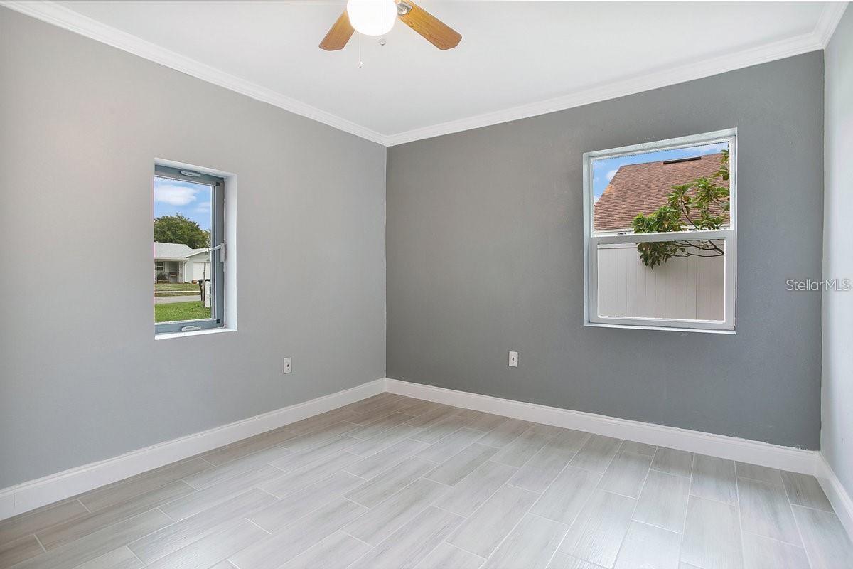 FLORAL PARK REALTY CO SUB - Commercial Lease