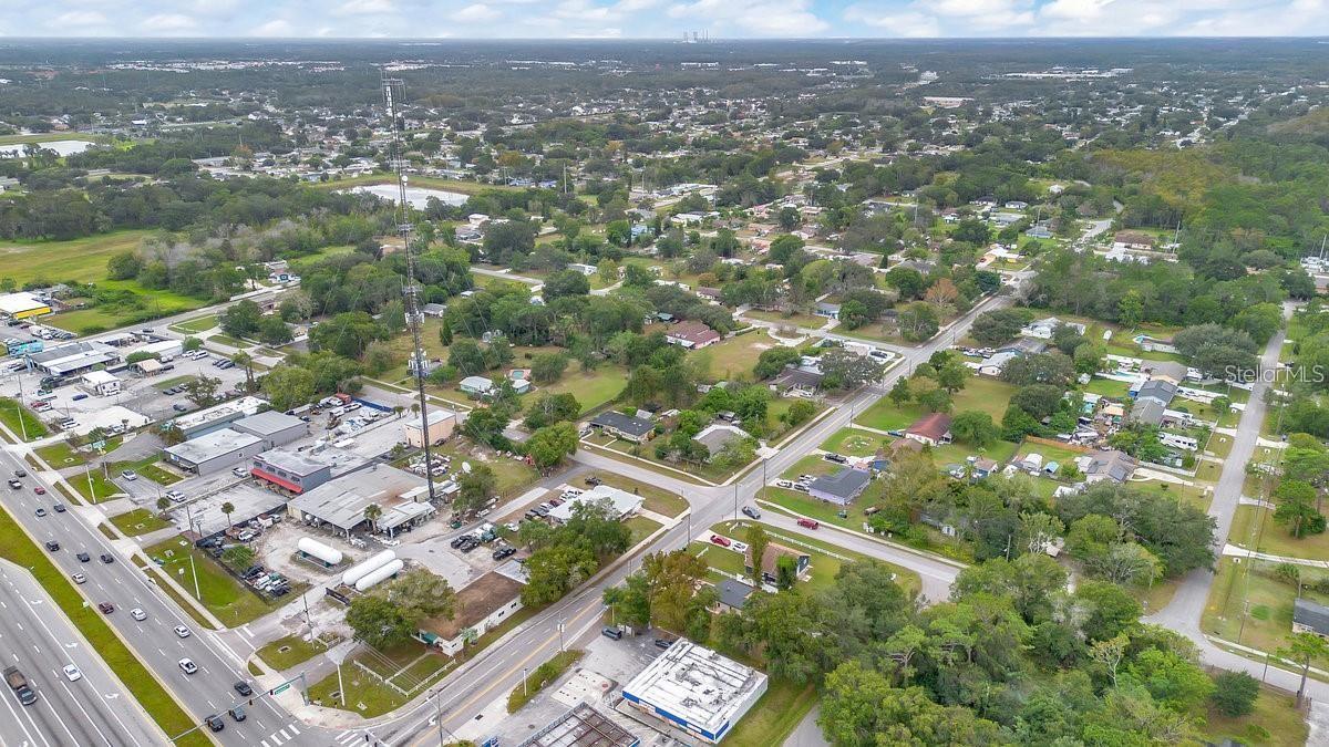 FLORAL PARK REALTY CO SUB - Commercial Lease