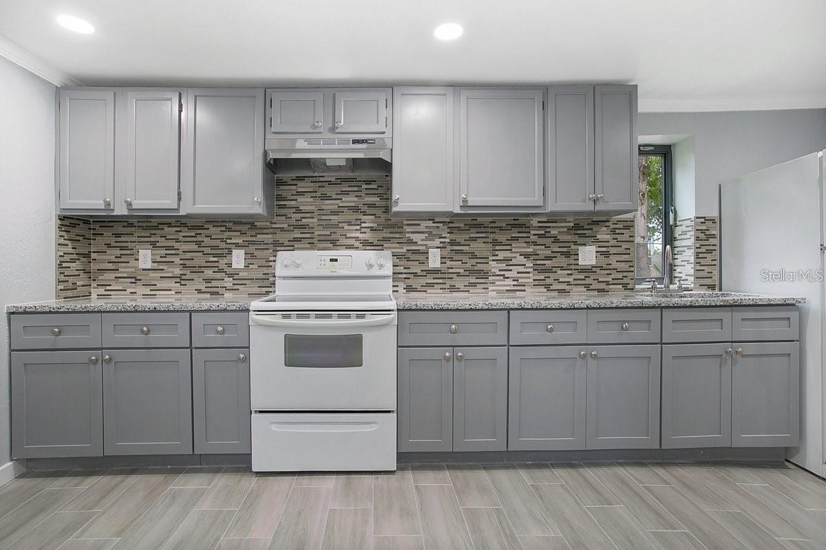 FLORAL PARK REALTY CO SUB - Commercial Lease