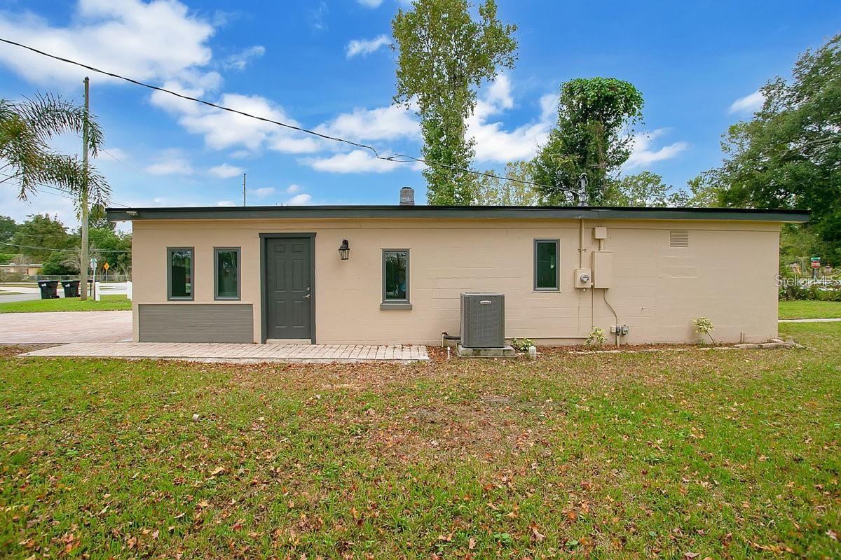 FLORAL PARK REALTY CO SUB - Commercial Lease