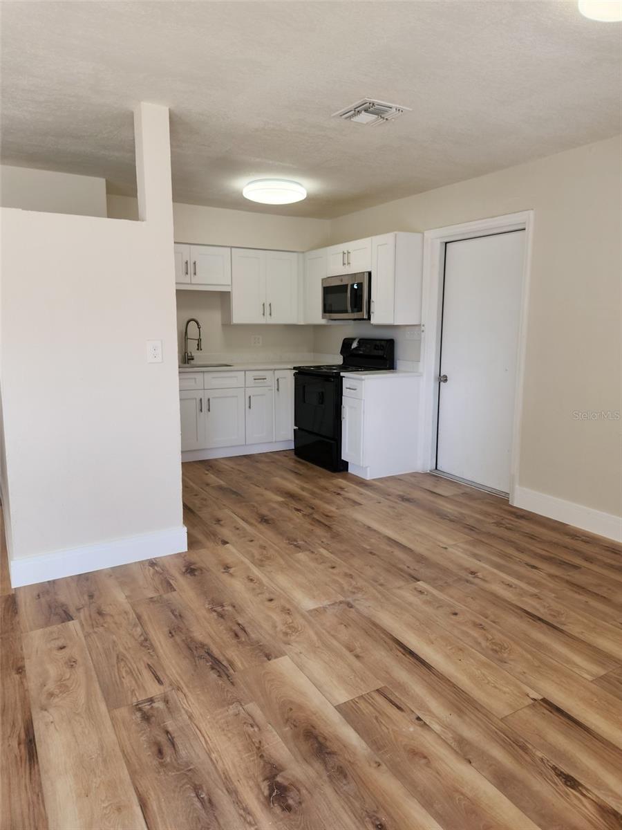 TANGELO PARK SEC 04 - Residential Lease