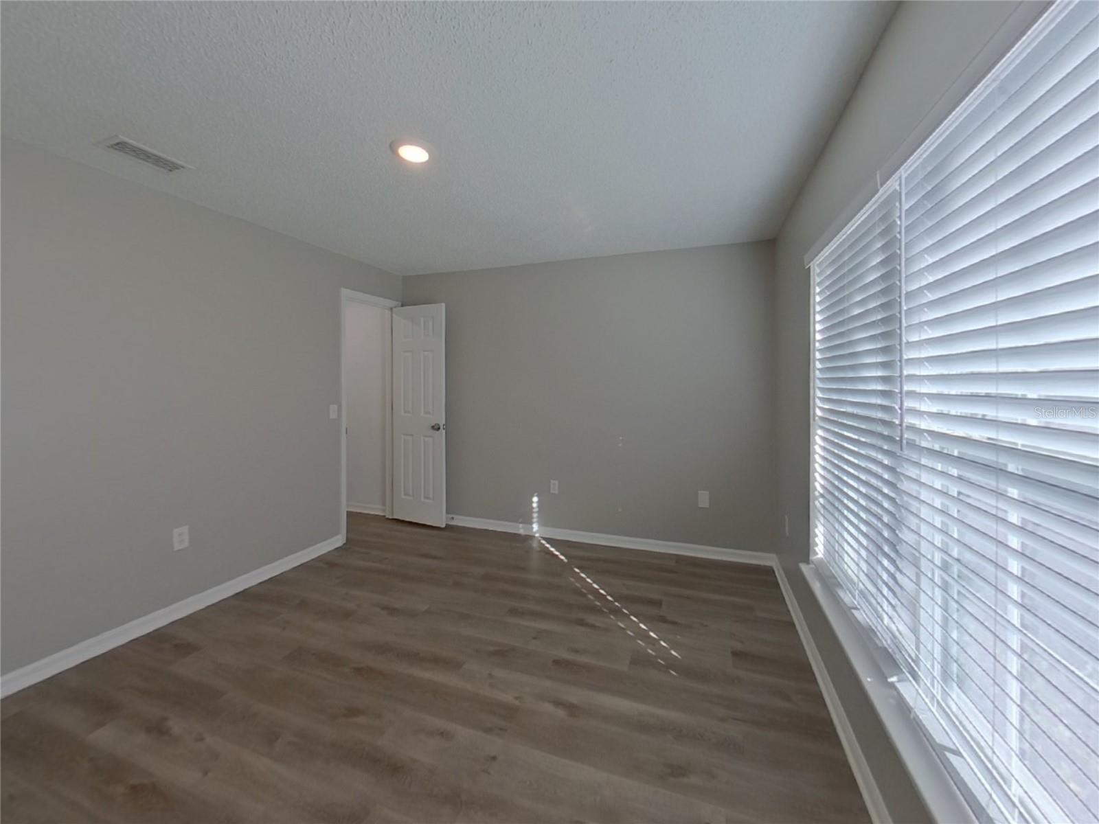 LAKE DOE COVE PH 02 48 59 - Residential Lease