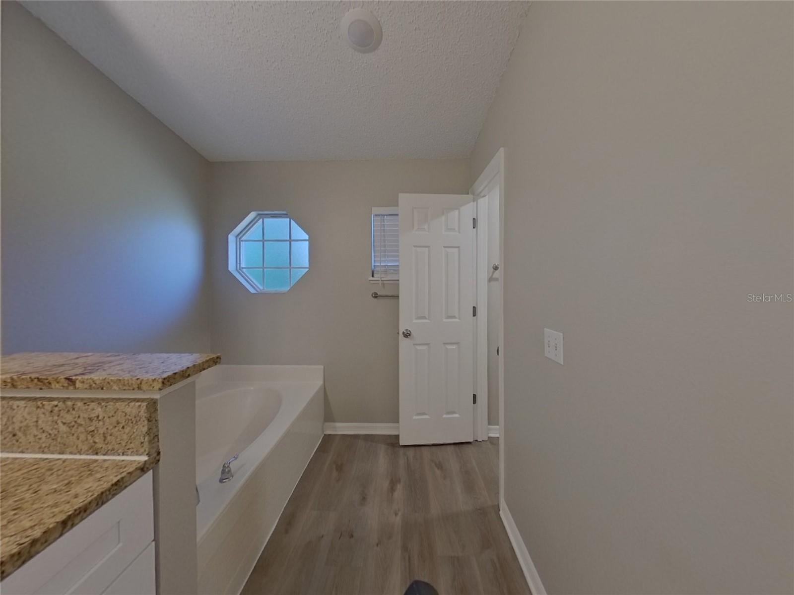 LAKE DOE COVE PH 02 48 59 - Residential Lease