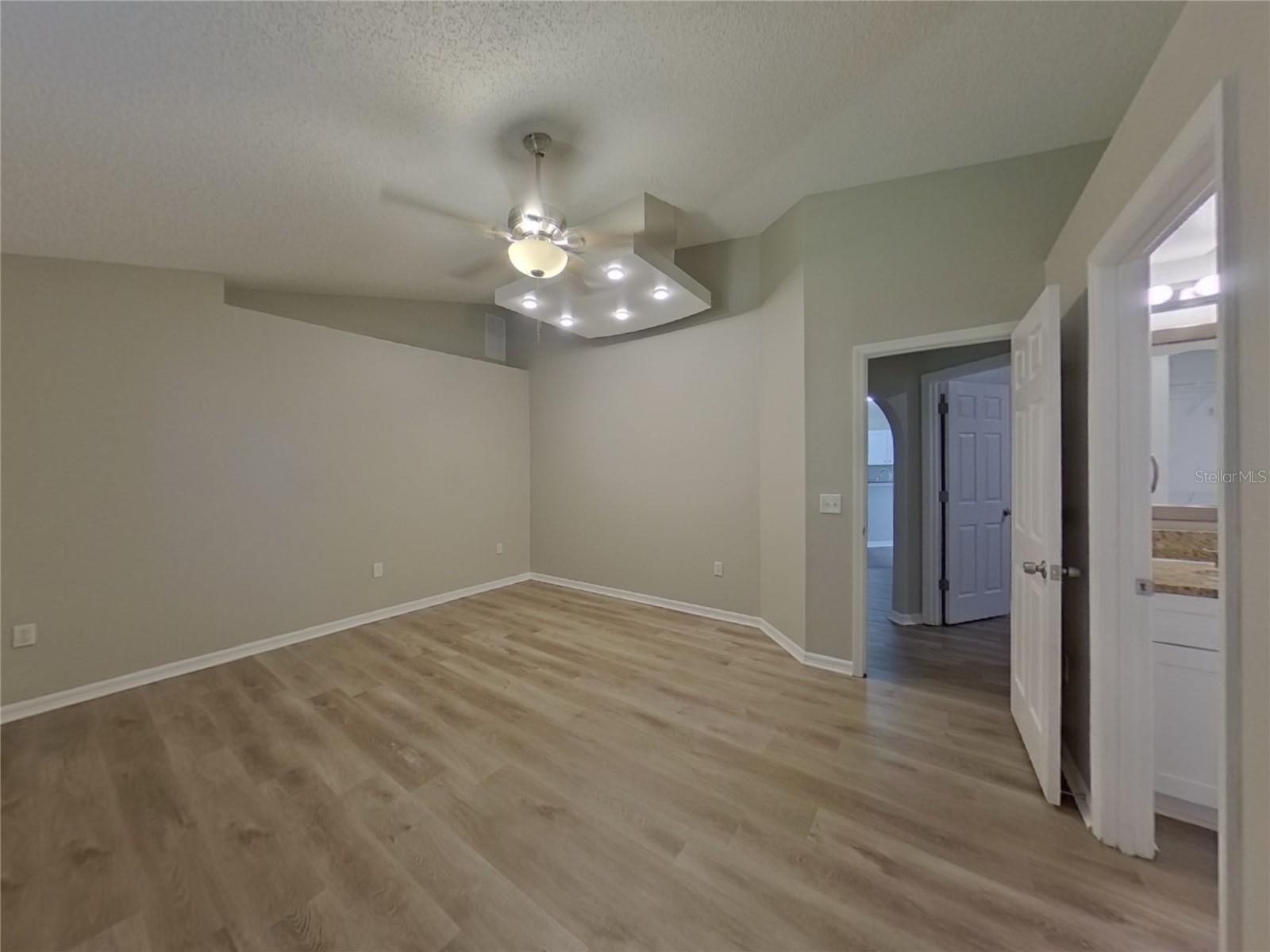 LAKE DOE COVE PH 02 48 59 - Residential Lease