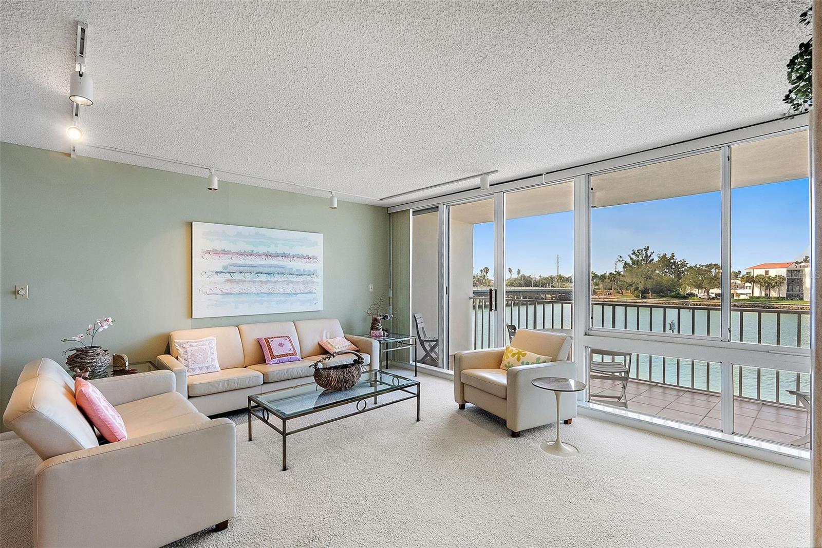 ISLA KEY CONDO - Residential